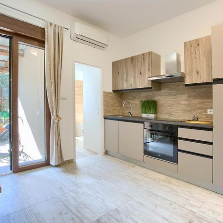 Amphitheater 3+2 Modern Apartment With Terrace, Wifi, Netflix Pula Exteriér fotografie