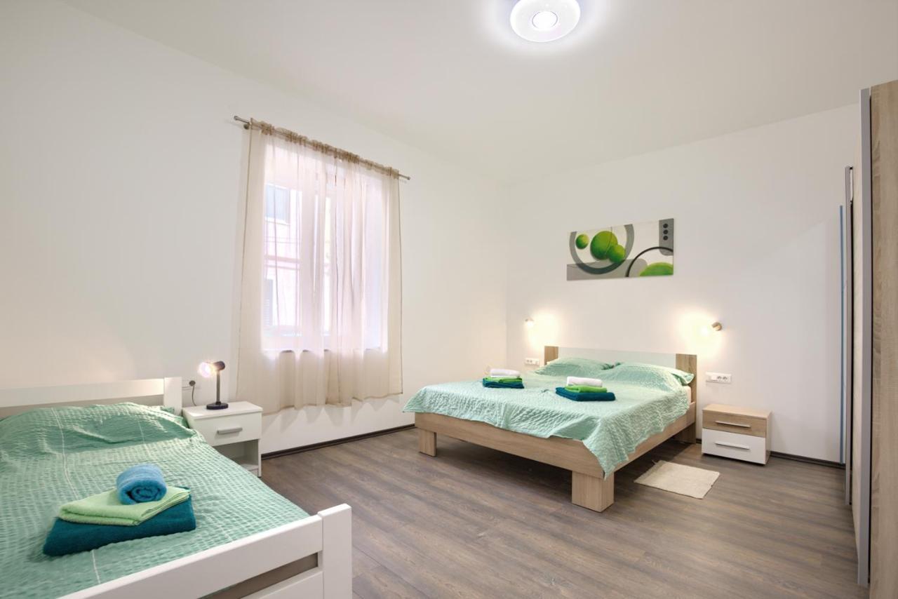 Amphitheater 3+2 Modern Apartment With Terrace, Wifi, Netflix Pula Exteriér fotografie