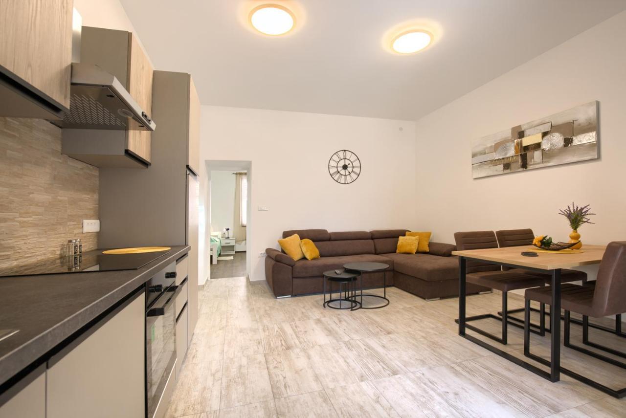 Amphitheater 3+2 Modern Apartment With Terrace, Wifi, Netflix Pula Exteriér fotografie